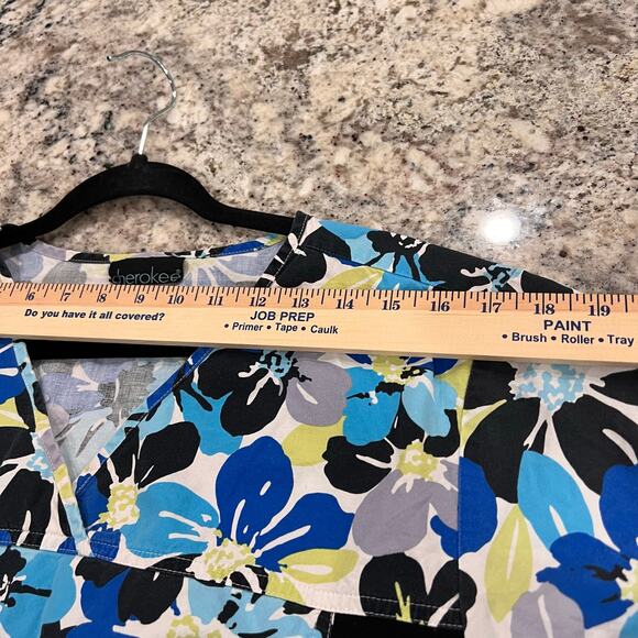 Cherokee Scrub- Women’s XL- Black Blue Floral - Stretch Sides - Vneck - Picture 8 of 8